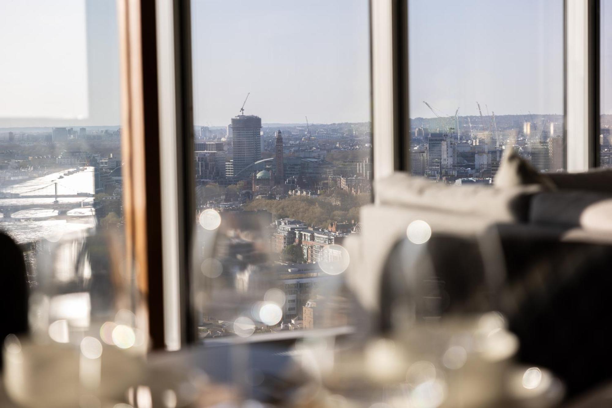 Skyline Views Luxury 3 Bedroom Free Parking *