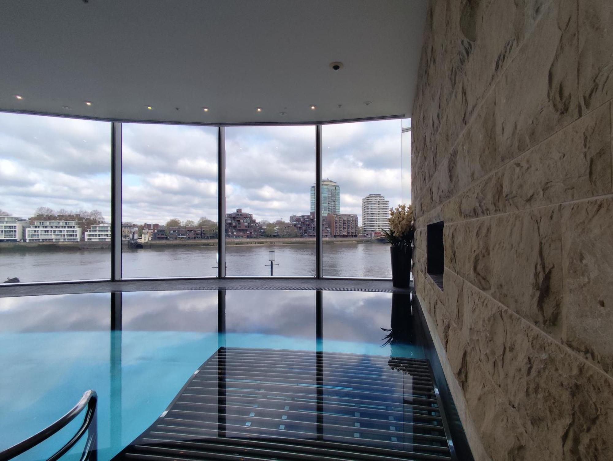 Skyline Views Luxury 3 Bedroom Free Parking Apartment