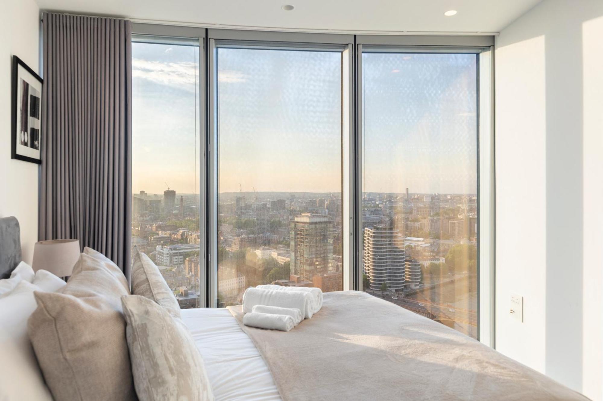 Skyline Views Luxury 3 Bedroom Free Parking Apartment