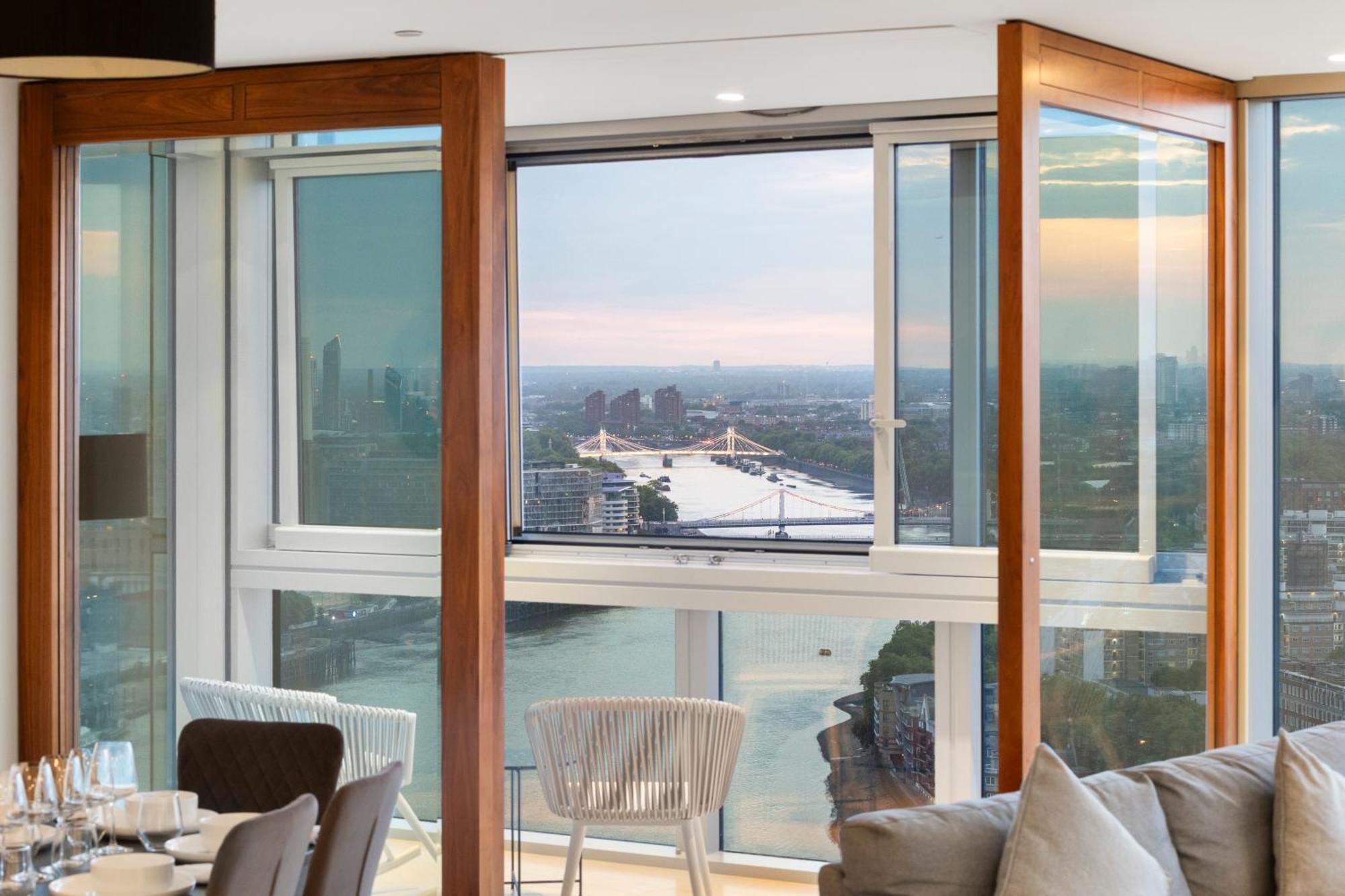 Apartment Skyline Views Luxury 3 Bedroom Free Parking *