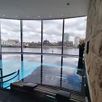 Skyline Views Luxury 3 Bedroom Central London Free Parking
