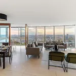 Skyline Views Luxury 3 Bedroom Central London Free Parking