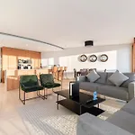 Skyline Views Luxury 3 Bedroom Central London Free Parking