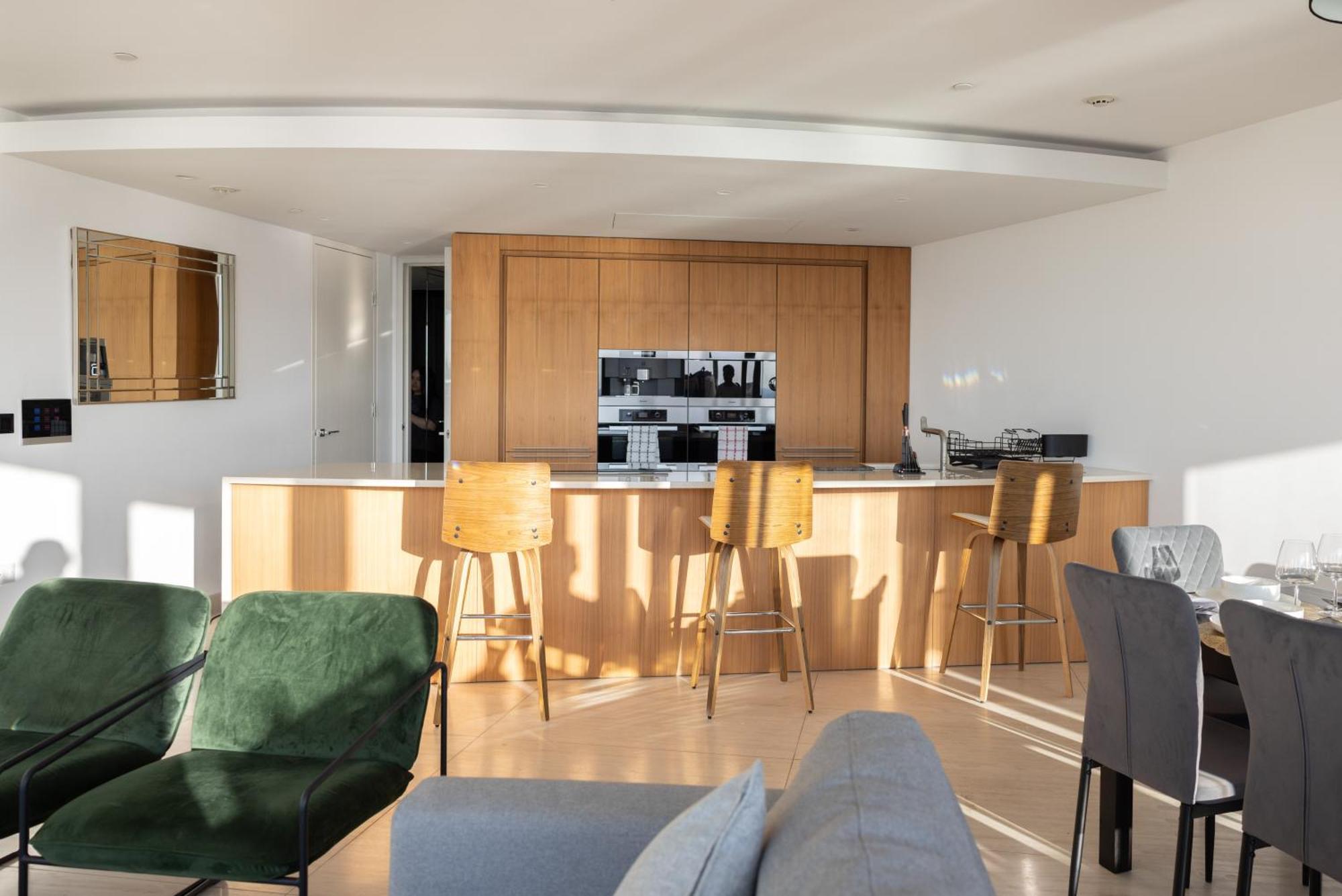 Skyline Views Luxury 3 Bedroom Free Parking Appartement
