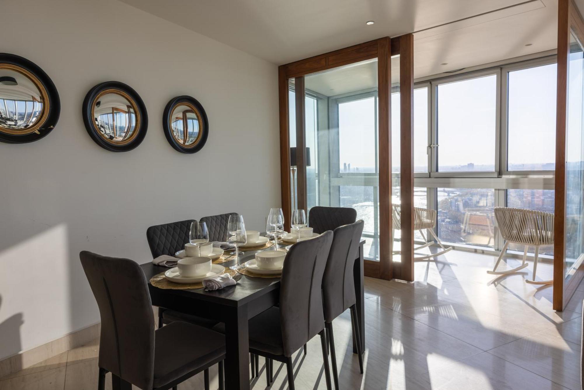 Skyline Views Luxury 3 Bedroom Free Parking Appartement *