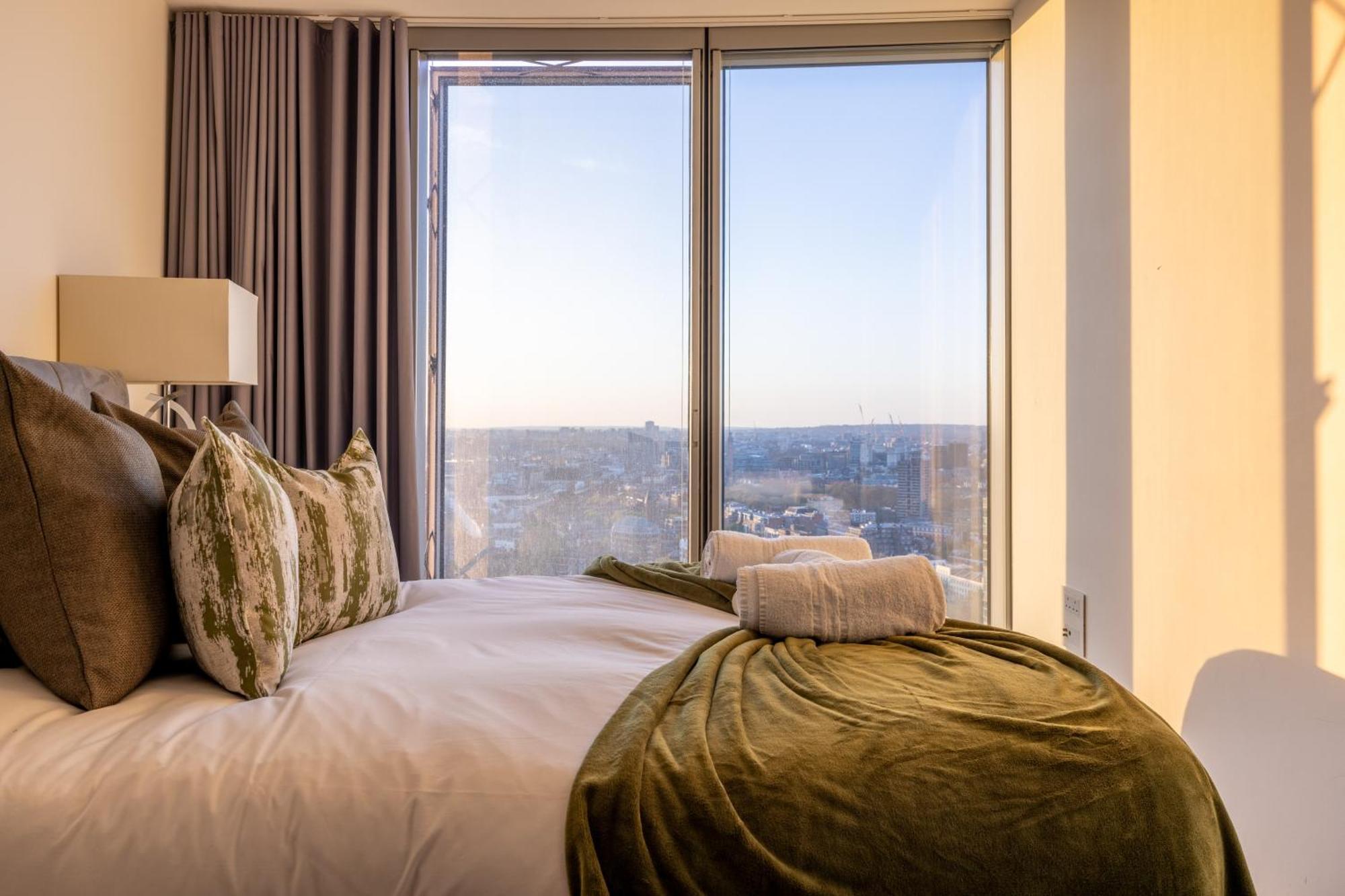 Skyline Views Luxury 3 Bedroom Free Parking