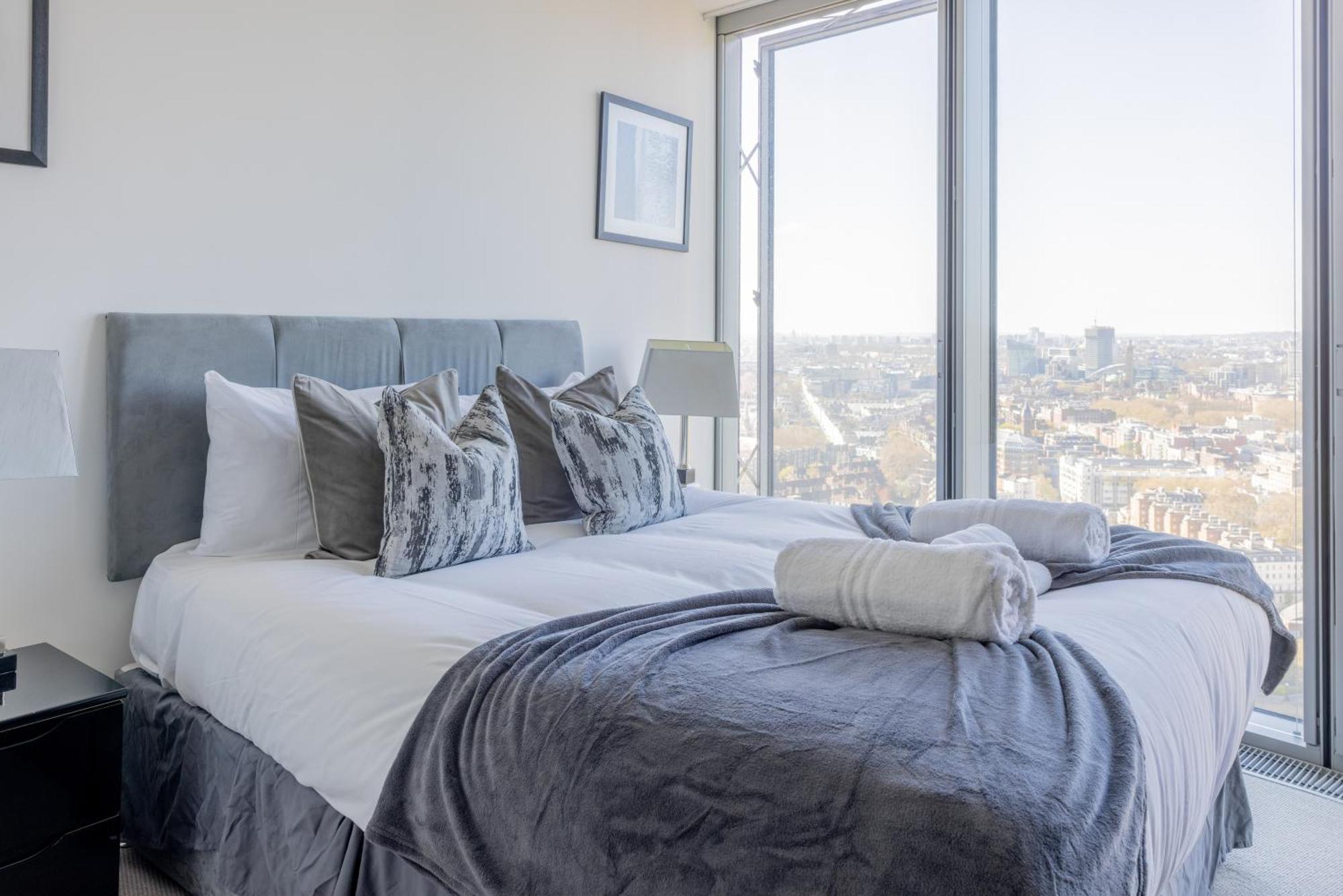 Skyline Views Luxury 3 Bedroom Free Parking *