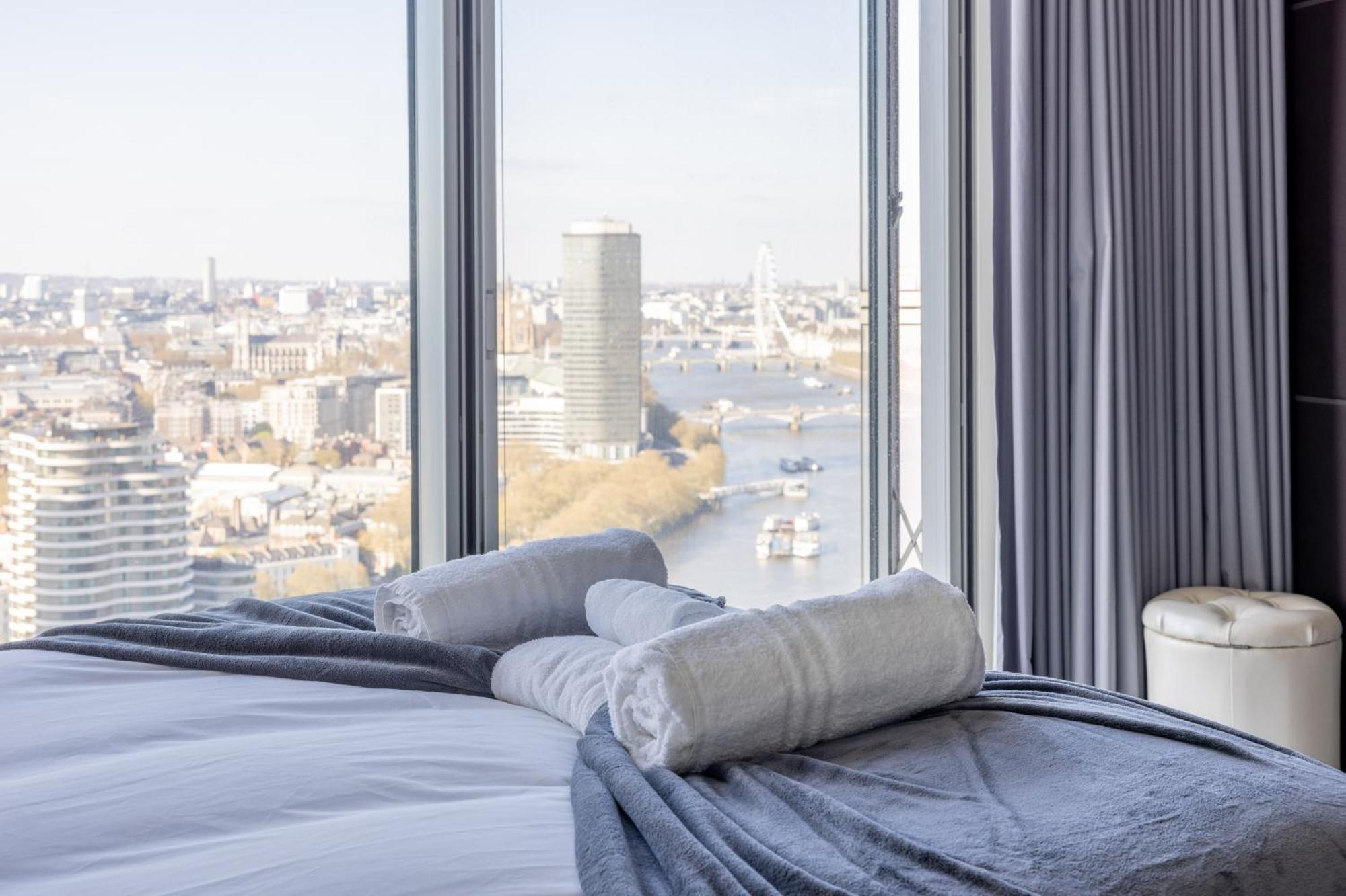 Skyline Views Luxury 3 Bedroom Free Parking