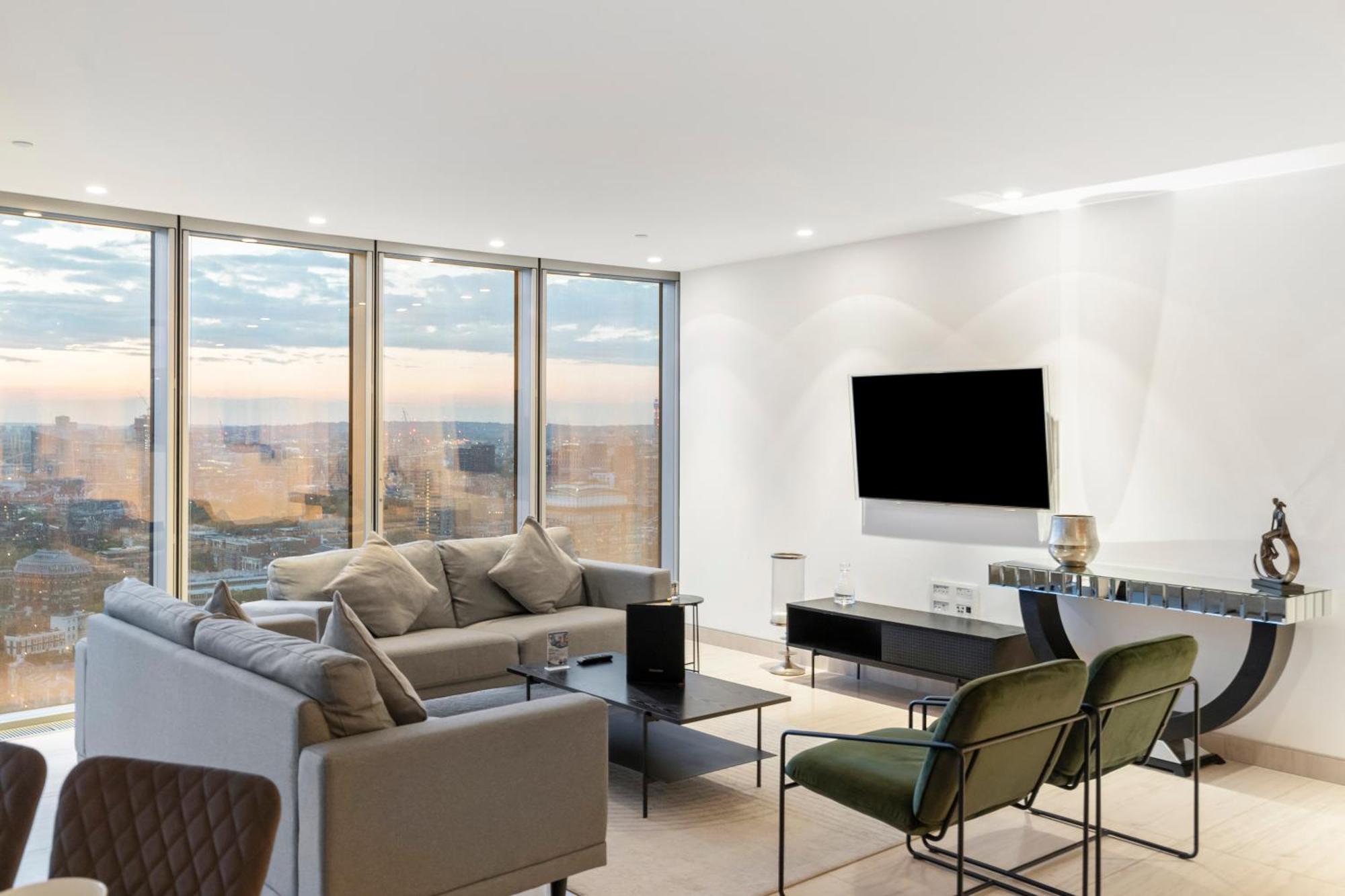 Skyline Views Luxury 3 Bedroom Free Parking *
